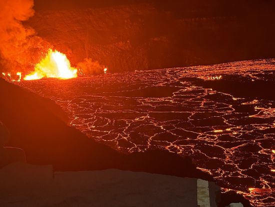 キラウエア国立公園ツアー　コーヒー農園立ち寄りやマウナケア山に近いサドルロード付近での星空観測もあり＜昼食・夕食付き／英語ガイド＞