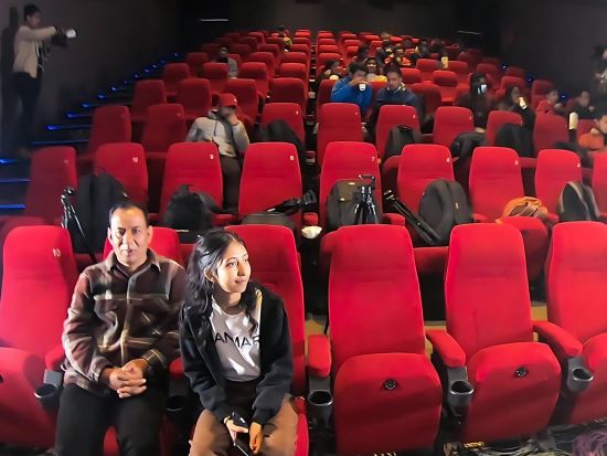 ネパール文化をスクリーンで体感！日本語通訳と楽しむ映画鑑賞ツアー」 ＜ホテル送迎付き／カトマンズ発