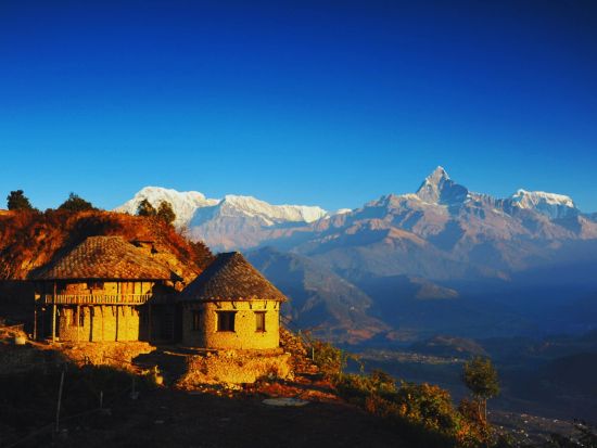 【カトマンズ発・2泊3日ツアー】ポカラ近郊トレッキングツアー＜国内線航空券込／日本語ガイド同行／食事付＞