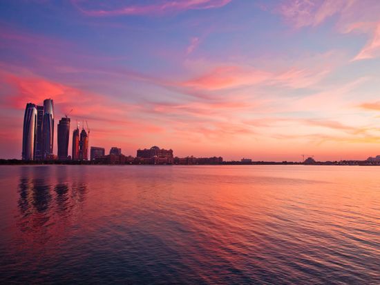 UAE_Abu Dhabi_AdobeStock_128980907