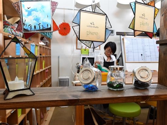 ステンドグラス体験 ステンドグラスのフォトフレーム作り 世界に1つだけのオリジナルフレームを作成！＜阪急池田駅徒歩約4分／約2時間／カフェ併設＞