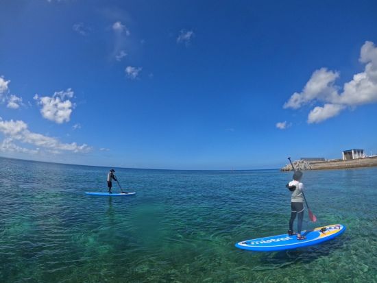 【貸切】シークレットビーチSUP＆スノーケリングツアー 完全貸切でプライベート時間を満喫！ 丁寧なレクチャーで初めての方も安心＜半日／写真サービス付き／読谷村＞