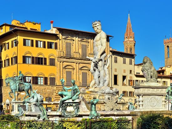 FlorencePiazzadella Signoria_shutterstock_83018602