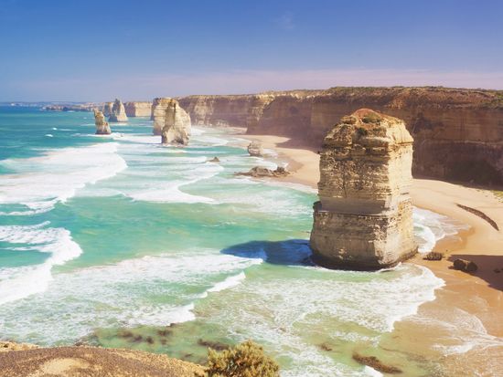Australia_Melbourne_Great Ocean Road_Twelve Apostles_shutterstock_269010749