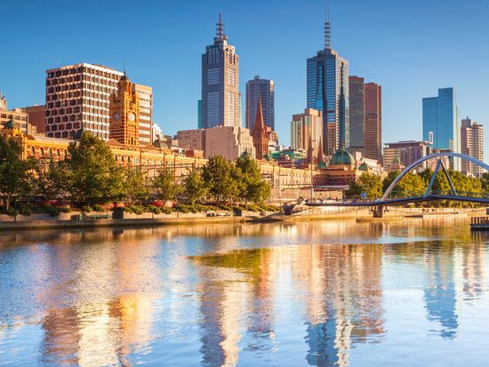 Australia_Melbourne_Flinders Street Station_shutterstock_118693849
