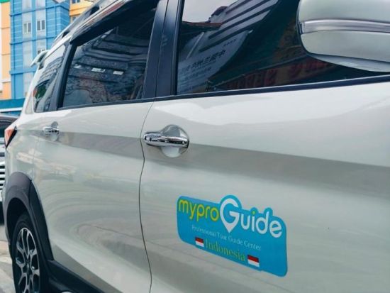 【空港送迎】スカルノ・ハッタ空港⇔ジャカルタ市内ホテル　送迎サービス＜貸切／最大10名／現地語ドライバー＞