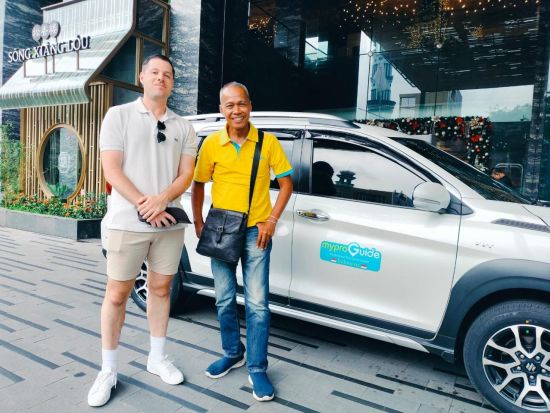 【空港送迎】スカルノ・ハッタ空港⇔ジャカルタ市内ホテル　送迎サービス＜貸切／最大10名／現地語ドライバー＞