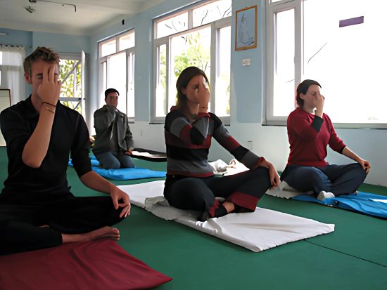 ヨガ＆瞑想1日クラス☆体・心・魂の融合体験＜ホテル送迎／朝食＆昼食＆夕食付／カトマンズ発＞