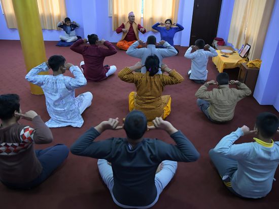 ヨガ＆瞑想1日クラス☆体・心・魂の融合体験＜ホテル送迎／朝食＆昼食＆夕食付／カトマンズ発＞