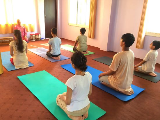 ヨガ＆瞑想1日クラス☆体・心・魂の融合体験＜ホテル送迎／朝食＆昼食＆夕食付／カトマンズ発＞