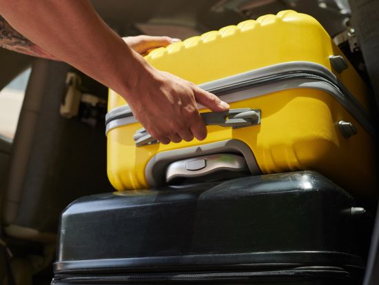 【空港送迎】ジョグジャカルタ空港⇔ジョグジャカルタ市内ホテル　送迎サービス＜貸切／最大10名／現地語ドライバー＞