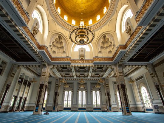 【空港送迎】クアラルンプール市内 ⇒ クアラルンプール国際空港　白のモスク立ち寄り付き ＜貸切／英語ドライバー＞