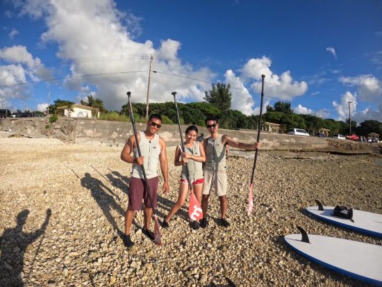 【貸切】サンセットSUPツアー 沖縄の美しい夕陽をSUPで眺める贅沢な体験 完全貸切でプライベートな時間を満喫！＜3時間／写真サービス付き／中部嘉手納町＞