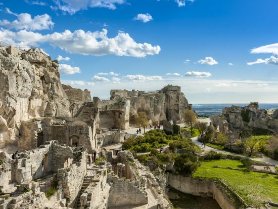ゴッホが愛した街アルル＋要塞都市レ・ボー・ド・プロヴァンスを巡る1日ツアー　オリーブオイル試飲付＜貸切／8時間／マルセイユまたはエクス・アン・プロヴァンス発＞
