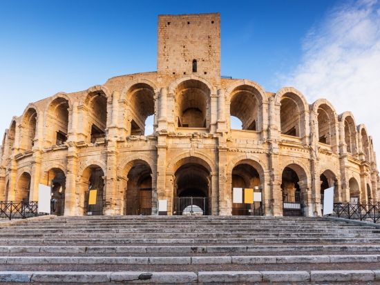 ゴッホが愛した街アルル＋世界遺産ポン・デュ・ガール＋アヴィニョンを巡る 1日観光ツアー＜貸切／日本語ドライバー／9時間／マルセイユ発＞