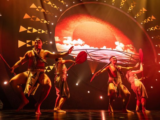 シルク・ドゥ・ソレイユ「アウアナ」ハワイ公演チケット予約（アウトリガー・ワイキキ・ビーチコマー・ホテル内）ハワイ文化とアクロバットが融合したエンターテイメント！