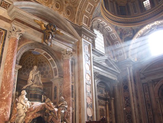 Italy_Vatican_Museums_St_Peter_Basilica_shutterstock_189783995 (1)