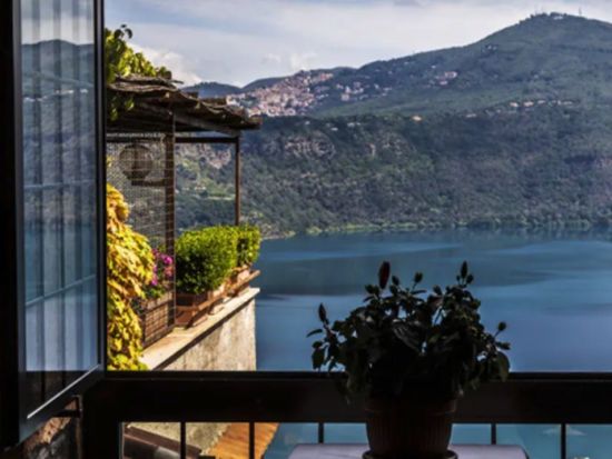 カステル・ガンドルフォ　ローマ法王の離宮と庭園見学プライベートツアー　アリッチャにてランチ付き＜貸切／約6時間／日本語アシスタント付きプランあり＞