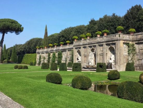 カステル・ガンドルフォ　ローマ法王の離宮と庭園見学プライベートツアー　アリッチャにてランチ付き＜貸切／約6時間／日本語アシスタント付きプランあり＞