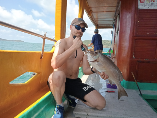 フーコック島発着 深海釣りツアー 選べる朝日または夕日プラン 地元の釣り技術を学びながら新鮮な魚を堪能！＜英語ガイド／食事付き＞
