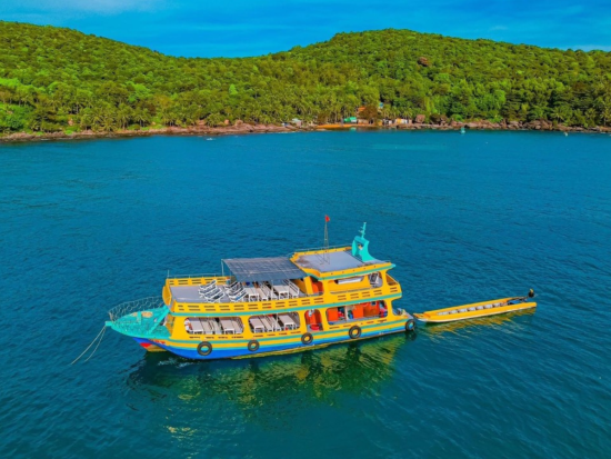 フーコック島発着 深海釣りツアー 選べる朝日または夕日プラン 地元の釣り技術を学びながら新鮮な魚を堪能！＜英語ガイド／食事付き＞