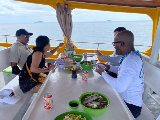 フーコック島発着 深海釣りツアー 選べる朝日または夕日プラン 地元の釣り技術を学びながら新鮮な魚を堪能！＜英語ガイド／食事付き＞