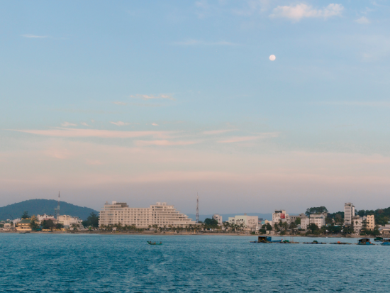 フーコック島発着 サンセット鑑賞＆夜のイカ釣りツアー＜午後／英語ガイド／夕食付き＞