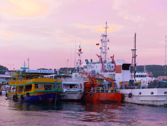 フーコック島発着 サンセット鑑賞＆夜のイカ釣りツアー＜午後／英語ガイド／夕食付き＞