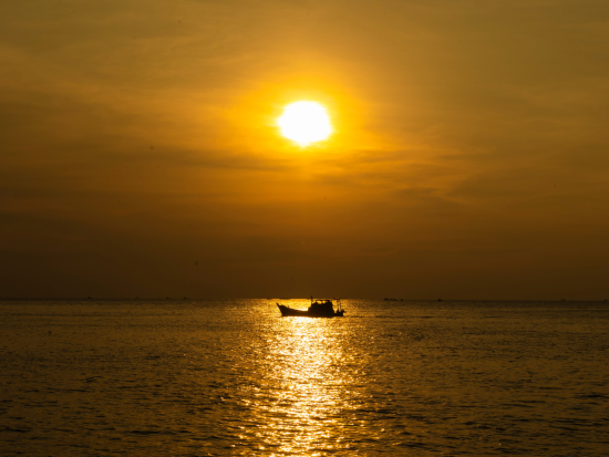 【貸切】フーコック島発着 サンセット鑑賞＆釣りやシュノーケリングなどマリンアクティビティを満喫！＜午後／英語ガイド／夕食付き＞