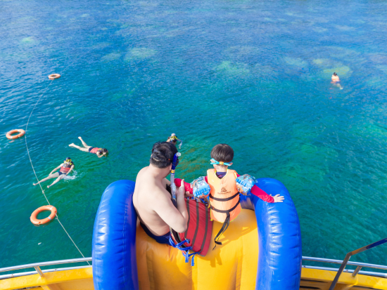 【貸切】フーコック島発着 サンセット鑑賞＆釣りやシュノーケリングなどマリンアクティビティを満喫！＜午後／英語ガイド／夕食付き＞