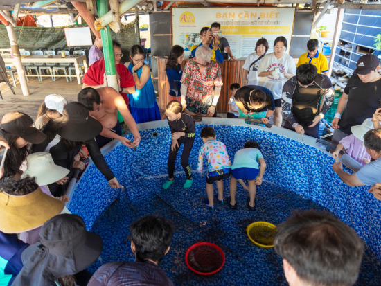 【貸切】フーコック島発着 サンセット鑑賞＆釣りやシュノーケリングなどマリンアクティビティを満喫！＜午後／英語ガイド／夕食付き＞