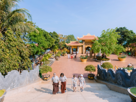 フーコック島南部観光 シムワイン工場見学＆ココナッツ刑務所訪問 ホントム島訪問プランもあり＜英語ガイド／昼食付き＞