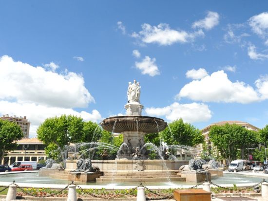 ワインとアートが融合するシャトー・ラ・コスト訪問 1日ツアー　エクス・アン・プロヴァンス散策付き＜貸切／日本語ドライバー／8時間／マルセイユ発＞