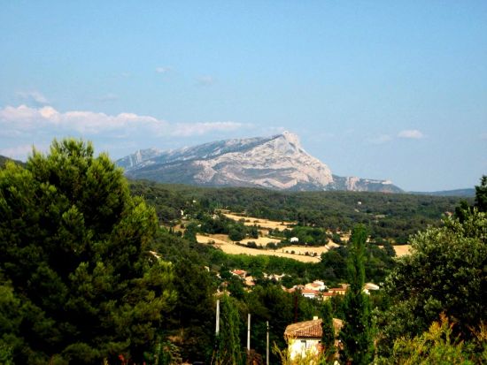 ワインとアートが融合するシャトー・ラ・コスト訪問 1日ツアー　エクス・アン・プロヴァンス散策付き＜貸切／日本語ドライバー／8時間／マルセイユ発＞