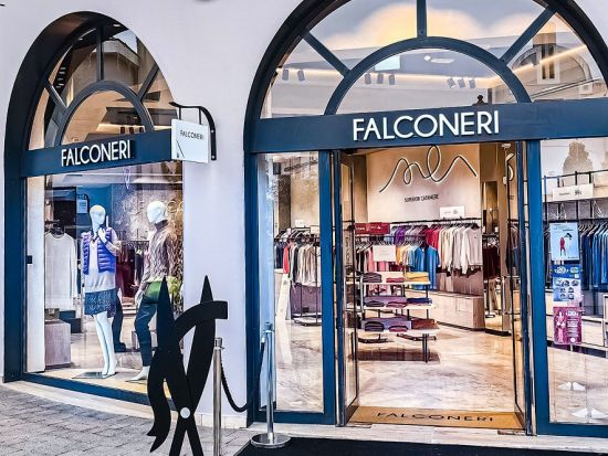 カステルロマーノ or ヴァルモントーネ アウトレットショッピングツアー　人気ブランドをお得にGET！＜貸切／英語ドライバー／ローマ発＞