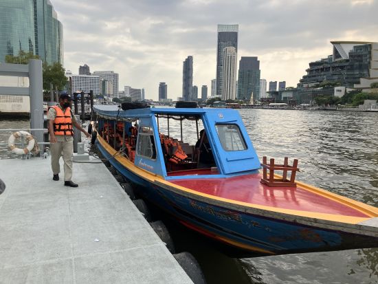 チークボートで行く チャオプラヤ川と運河クルーズ＜2時間／英語ガイド＞