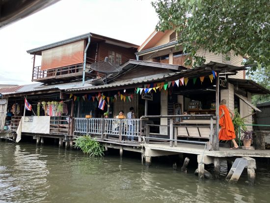 チークボートで行く チャオプラヤ川と運河クルーズ＜2時間／英語ガイド＞