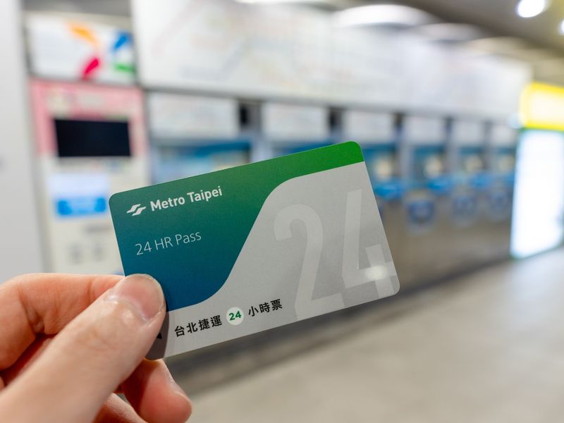 Taiwan_Taipei_Metro 24hr pass_pixta_112149185_M