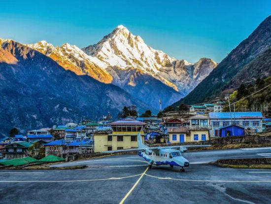 【プライベート】エベレスト＆ヒマラヤ絶景プライベート遊覧飛行ツアー☆ヘリコプターチャーター＜早朝／ホテル送迎／カトマンズ発＞