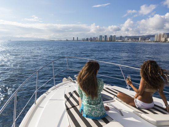 貸切サンセットクルーズ　セレンディピティ号　ワイキキ沖でプライベートクルージング！アペタイザーまたはディナー付きプランも＜1～12名／ワイキキ送迎／ケワロ湾発＞