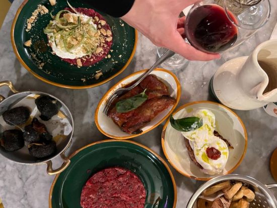 ミラノ  グルメウォーキングツアー！本場のリゾット・アランチーナ・イタリア各地のグルメを食べつくす＜ワイン試飲＆ミラノコーヒー／英語ガイド＞