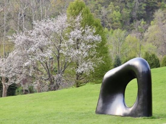 札幌発 富良野・美瑛日帰りバスツアー 安田侃彫刻美術館＋美瑛町＋青い池＋ふらのワイン工場＜7～11月／札幌市内発着＞