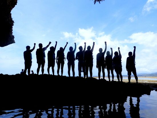 青の洞窟探検＆ウミガメビーチシュノーケリングツアー！（半日）大自然の贈り物！＜送迎あり＞