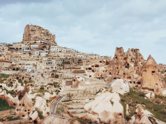 カッパドキア1日観光　レッド＆グリーンツアー　ギョレメ野外博物館＋ピジョンバレー＋地下都市＋ウチヒサール城＜混載／約7時間／英語ガイド＞＊前日まで予約受付中