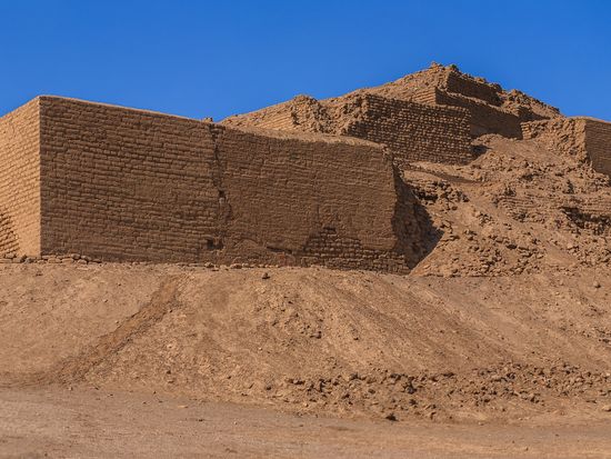 Peru_Lima_Pachacamac ruins_shutterstock_135292439