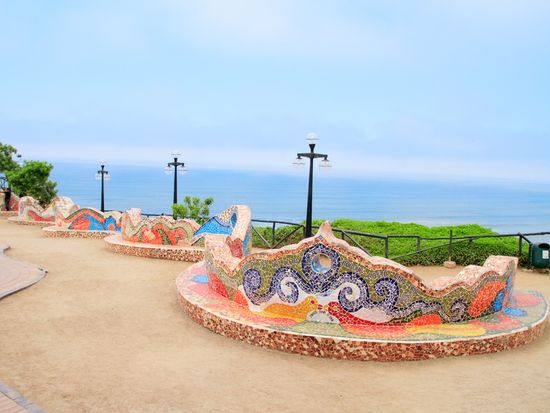 Peru_Lima_Parque_del_Amor_shutterstock_127750190