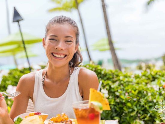 カニ・カ・ピラ・グリル 　食事券＆事前予約　オープンエアーな空間でランチを堪能！ ＜昼食／アウトリガー・リーフ・ワイキキ・ビーチ・リゾート＞