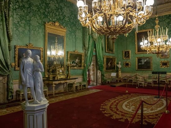 Italy_Florence_Pitti Palace_pixta_73236561_M