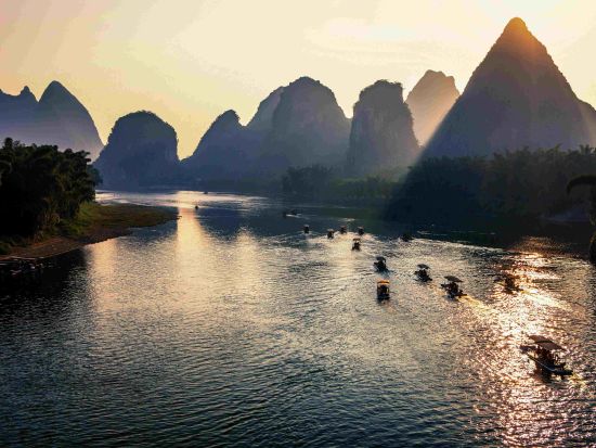 桂林発 陽朔日帰り観光ツアー 漓江下り4つ星クルーズ＋遇龍河いかだ下り＜日本語ガイド＋専用車／昼食付／桂林ホテル発着＞