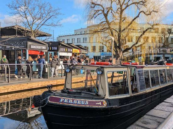 「オアシス」＆90年代ブリットポップ聖地巡りとカムデンマーケット！半日ウォーキングツアー  パブでの1杯付き＜約4時間／貸切／日本語ガイド＞ by アートローグ